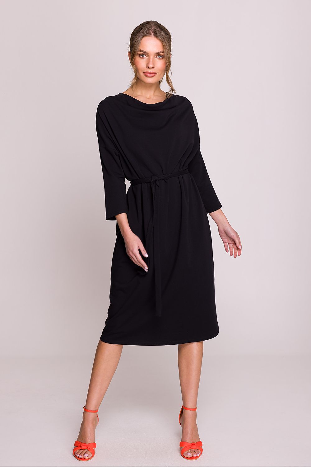 Stylove daydress styled for an elegant evening outfit, demonstrating the versatility of the chic 3/4 sleeve design.
