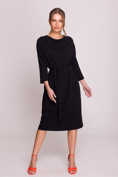 Stylove daydress styled for an elegant evening outfit, demonstrating the versatility of the chic 3/4 sleeve design.