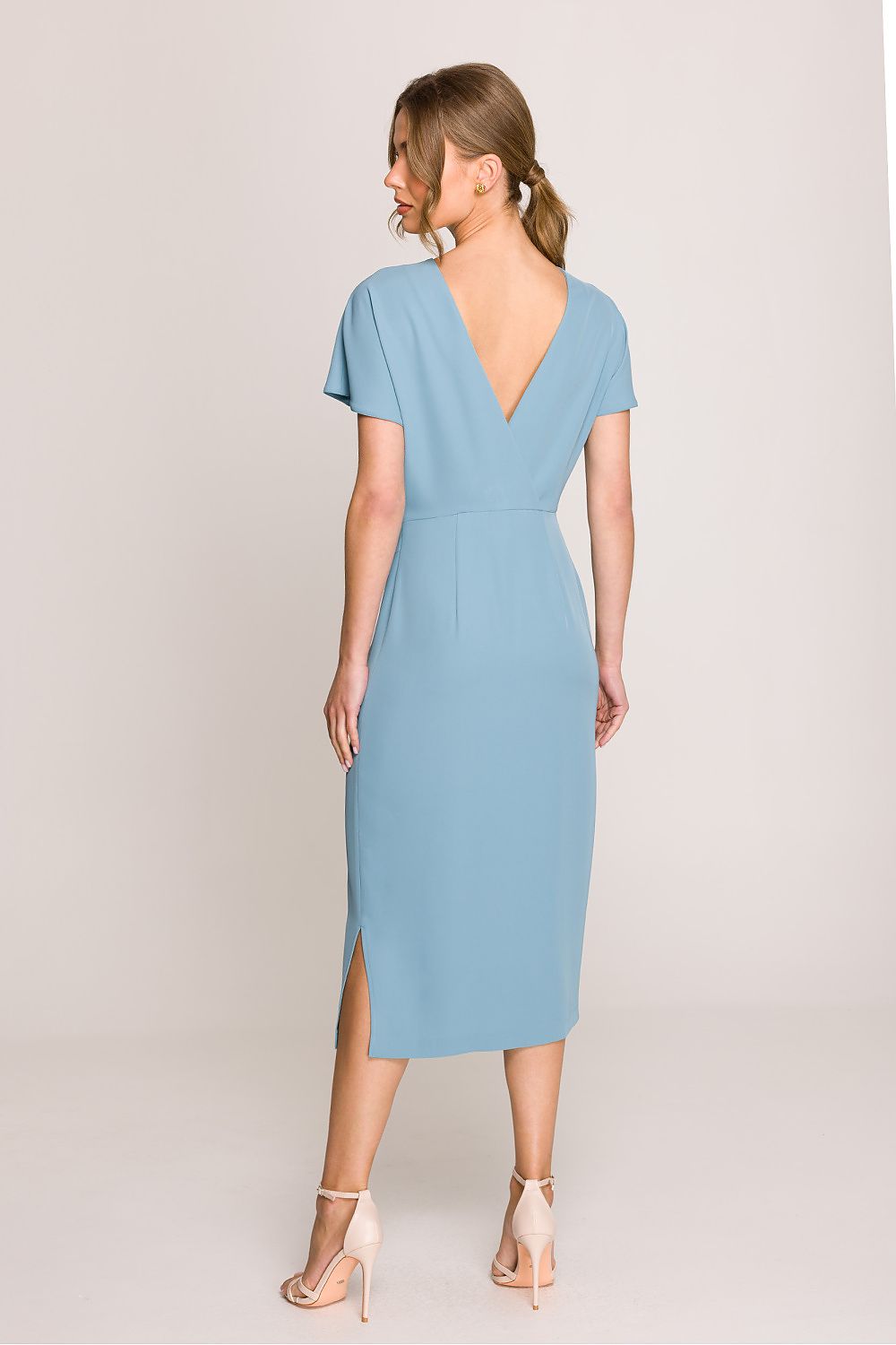 Stylish and feminine Stylove midi dress with short sleeves and side slit, designed for comfort and versatility.