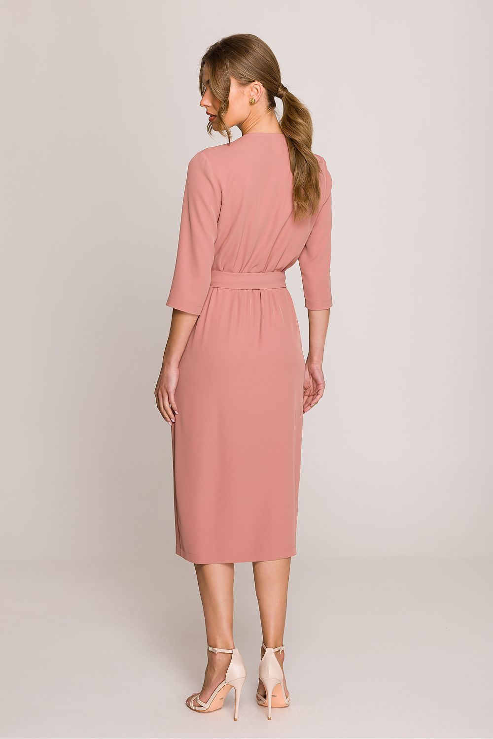 Stylove elegant midi dress featuring a sophisticated V-neckline, perfect for special occasions, showcasing a fitted silhouette.