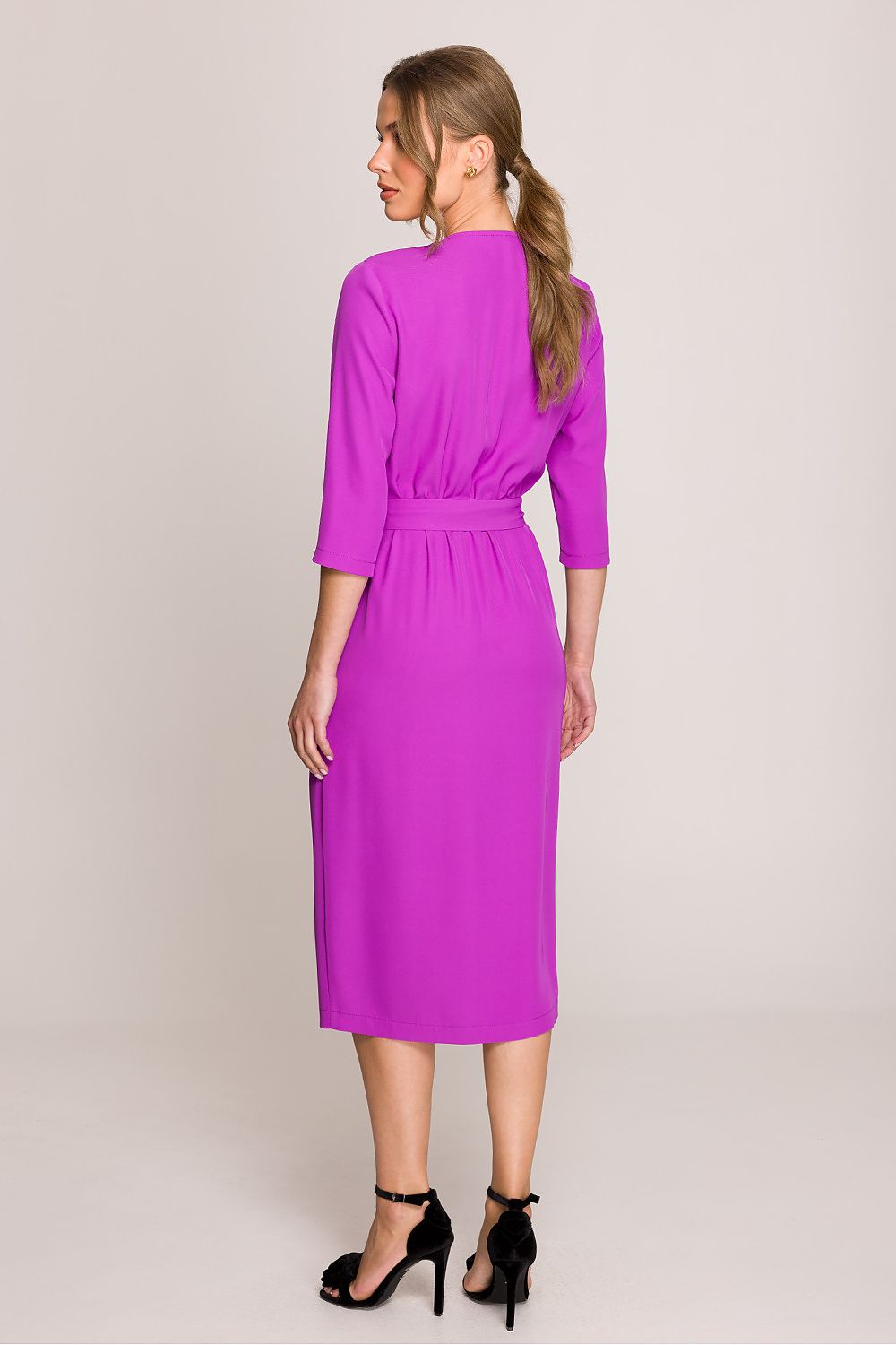 Stylove luxurious midi dress constructed with high-quality materials, ideal for special occasions and designed to accentuate the waist elegantly.