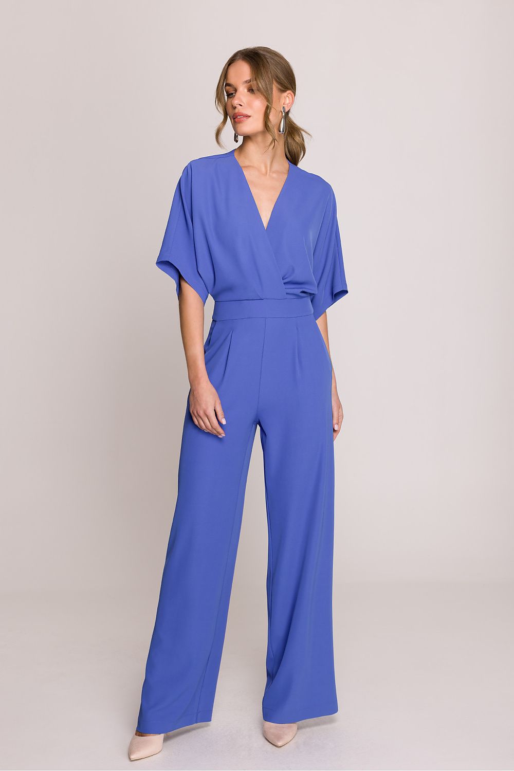 Chic and comfortable women's jumpsuit with a covered zipper detail at the back, designed by Stylove for elegant day-to-night wear.