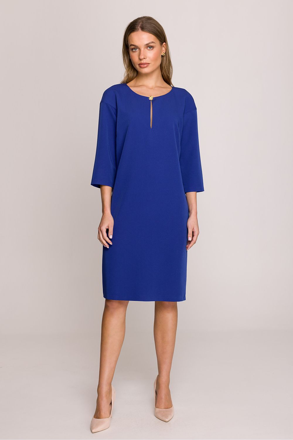 Side angle of the Stylove daydress highlighting the delicate slit for enhanced movement and stylish appeal.