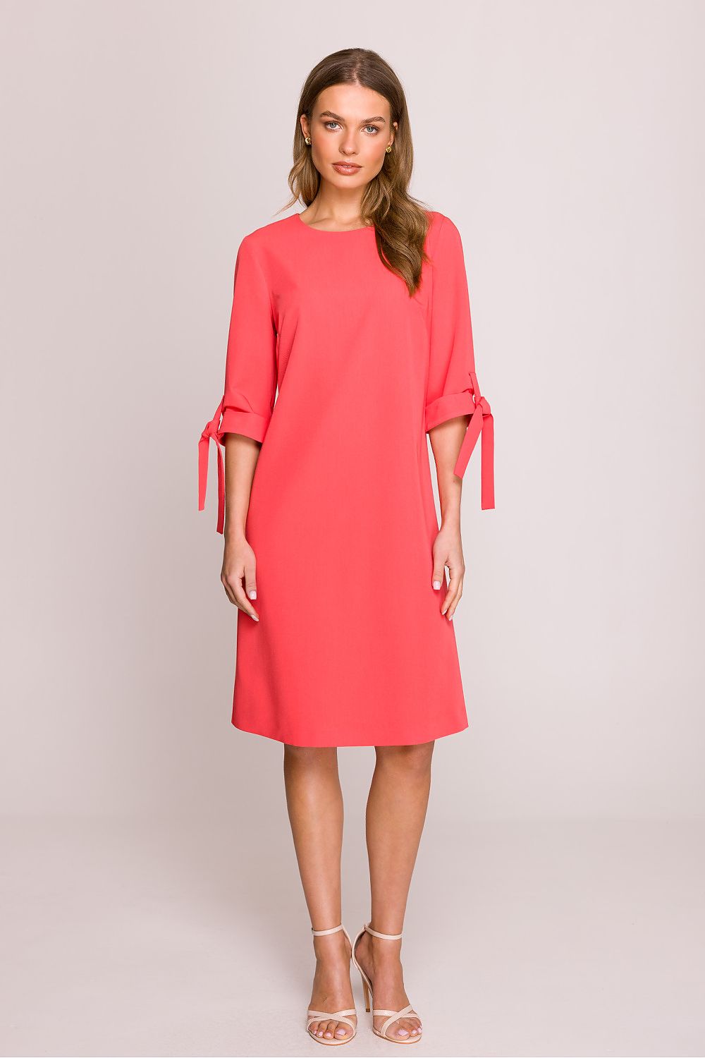 Detailed view of the back zipper of Stylove's elegant A-Line daydress, highlighting meticulous craftsmanship and superior quality.