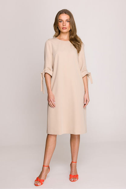 Detailed view of the covered zipper and cuffed 3/4 sleeves of Stylove's Elegant A-Line Daydress, emphasising comfort and style.