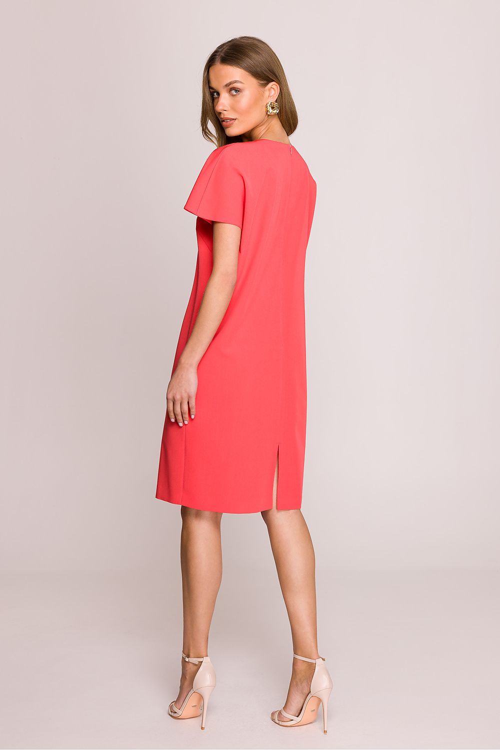 Stylove elegant women's V-neck daydress in knee-length design, showcasing a relaxed fit and sophisticated style for effortless daytime wear.