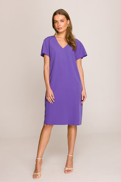 Sophisticated back view of Stylove knee-length dress, featuring a concealed zipper and elegant slit for a modern touch.