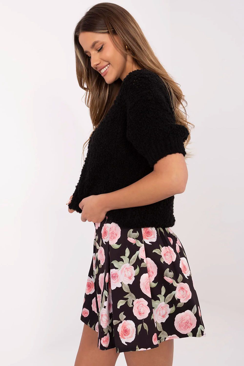 High-quality floral print shorts for women, crafted by Italy Moda, featuring a flattering high waist and wide legs for a luxurious look and feel.