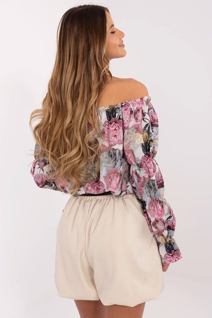 Chic bell cut high waist shorts made of a premium viscose-elastane blend by Italy Moda, designed for elegance and comfort.
