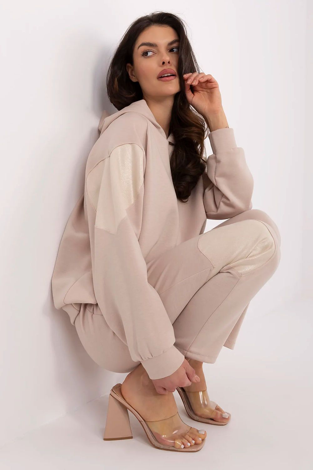 Italy Moda women's tracksuit set styled for casual outings, featuring long sleeves, side pockets, and a modern silhouette.