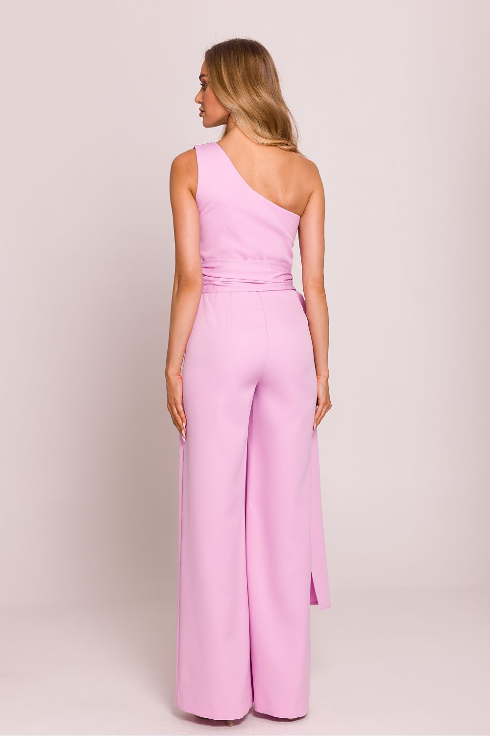 Polish-crafted elegant jumpsuit from Moe with a concealed side zipper, showcasing sophisticated design and comfort.