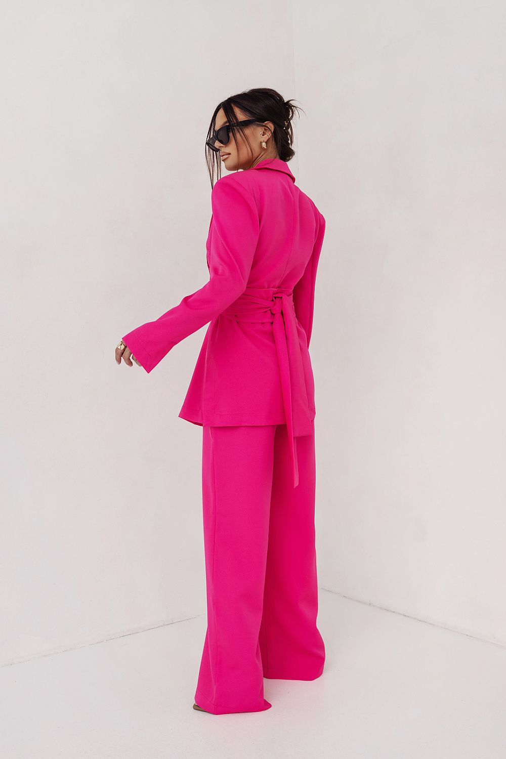 High-quality fuchsia jacket from LaBalancia, tailored to enhance the silhouette, made of 95% viscose and 5% elastane for ultimate comfort.