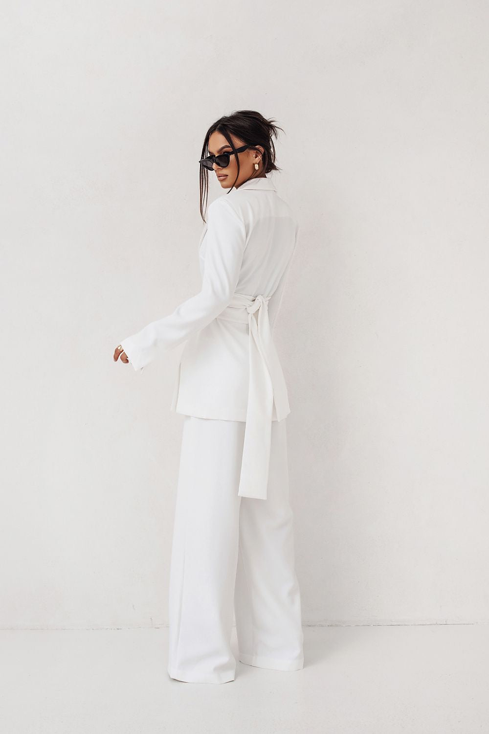 LaBalancia elegant fuchsia women's suit featuring a tailored jacket, showcasing luxurious design and sophisticated style.