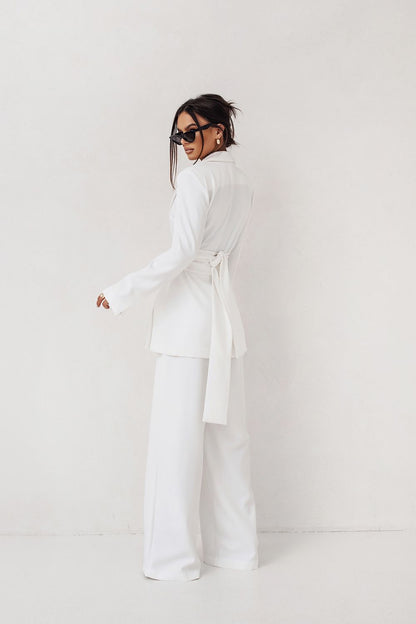 LaBalancia elegant fuchsia women's suit featuring a tailored jacket, showcasing luxurious design and sophisticated style.