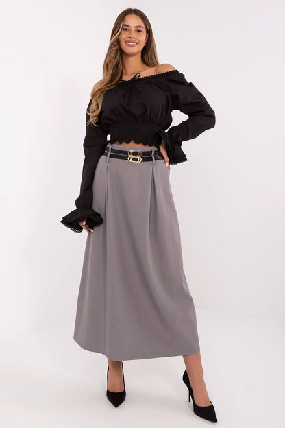 Stylish pleated design of Italy Moda's elegant maxi skirt, emphasizing the luxury and comfort of the piece.
