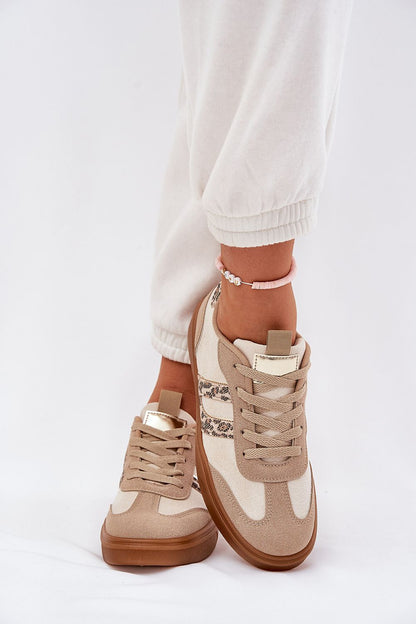 Stylish and sustainable women's low-top sneakers by Step in Style, highlighting the plush foam insoles for day-long comfort.