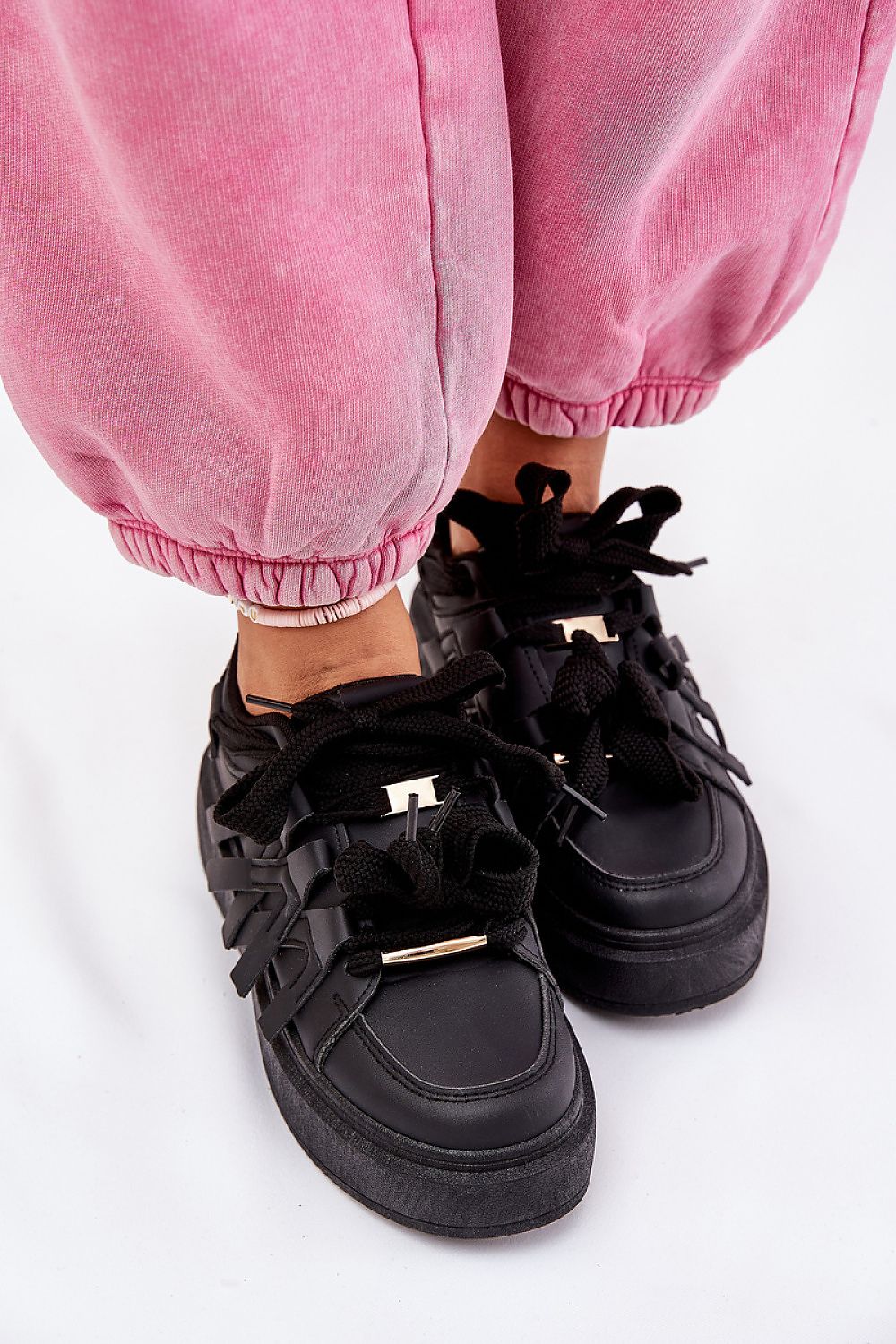 Step in Style luxury women's sneakers featuring a solid lacing system and platform design, available in sizes EU 36-41.