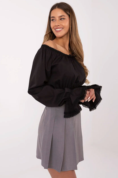 Italy Moda's pleated high-waisted skirt shorts, a luxurious choice for casual or formal wear.