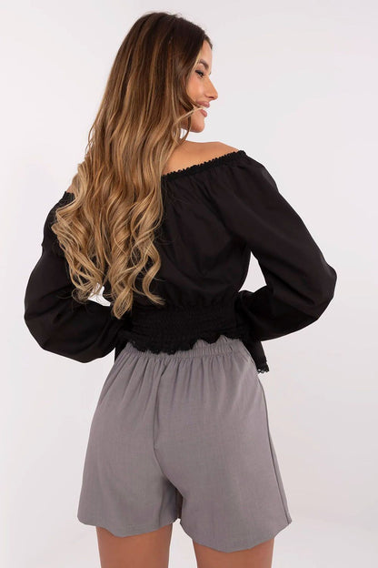 Italy Moda Elegant High-Waisted Skirt Shorts showcasing pleated design, ideal for stylish comfort and versatility in fashion.