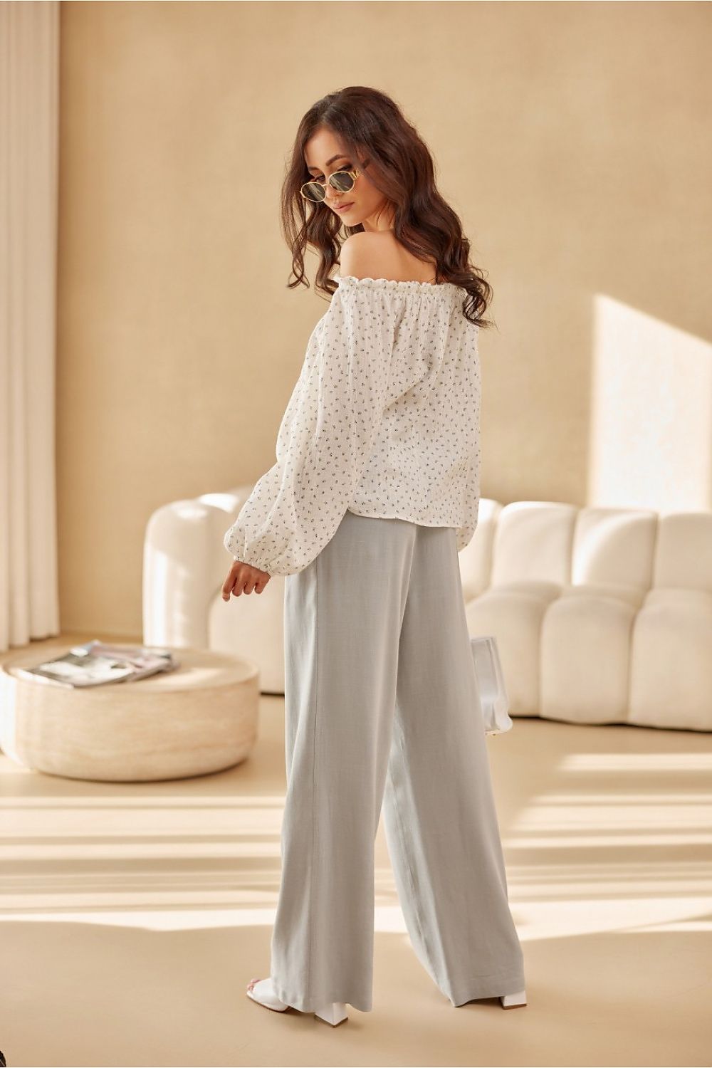 Stylish Roco Fashion Blouse featuring elegant puffy sleeves and a versatile adjustable neckline, perfect for sophisticated looks.