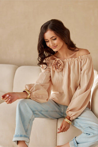 Elegant Roco Fashion blouse featuring long puffy sleeves, designed for a luxurious look, perfect for sizes EU 36 to 40.