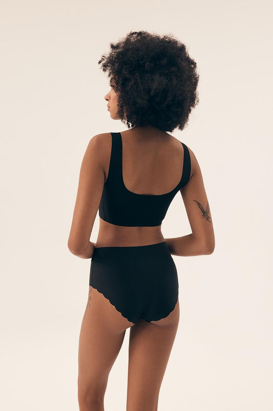 Henderson luxurious soft wire-free bra designed for ultimate everyday comfort, featuring seamless technology and elegant elastic material for a perfect fit in sizes S, M, L, XL, and XXL.