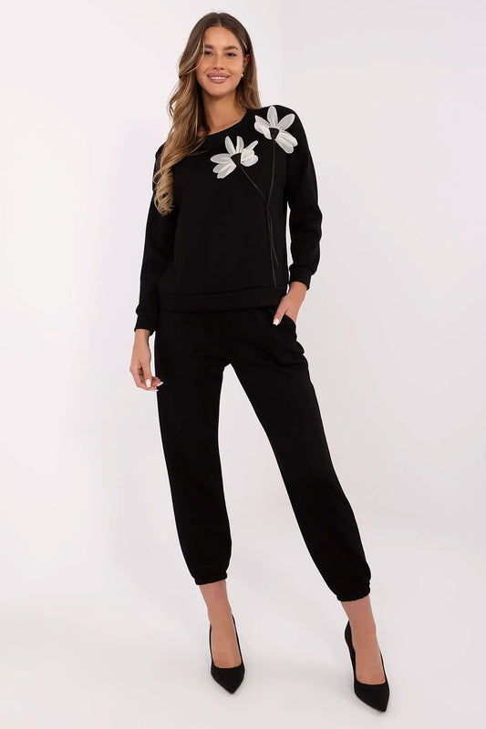 Italy Moda Women's Stylish Sweatshirt featuring a minimalist design and a feminine flower-shaped patch, part of a luxurious high-waist sweatpants set.