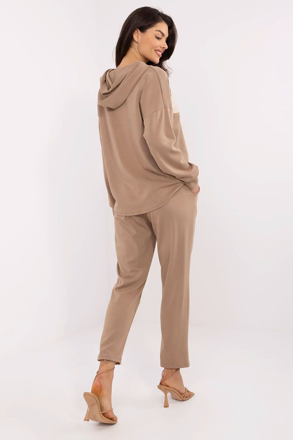 Luxurious women’s casual tracksuit set by Italy Moda in elegant EU 0 size, crafted from a soft viscose blend featuring stylish heart patches, perfect for everyday outings and relaxation.