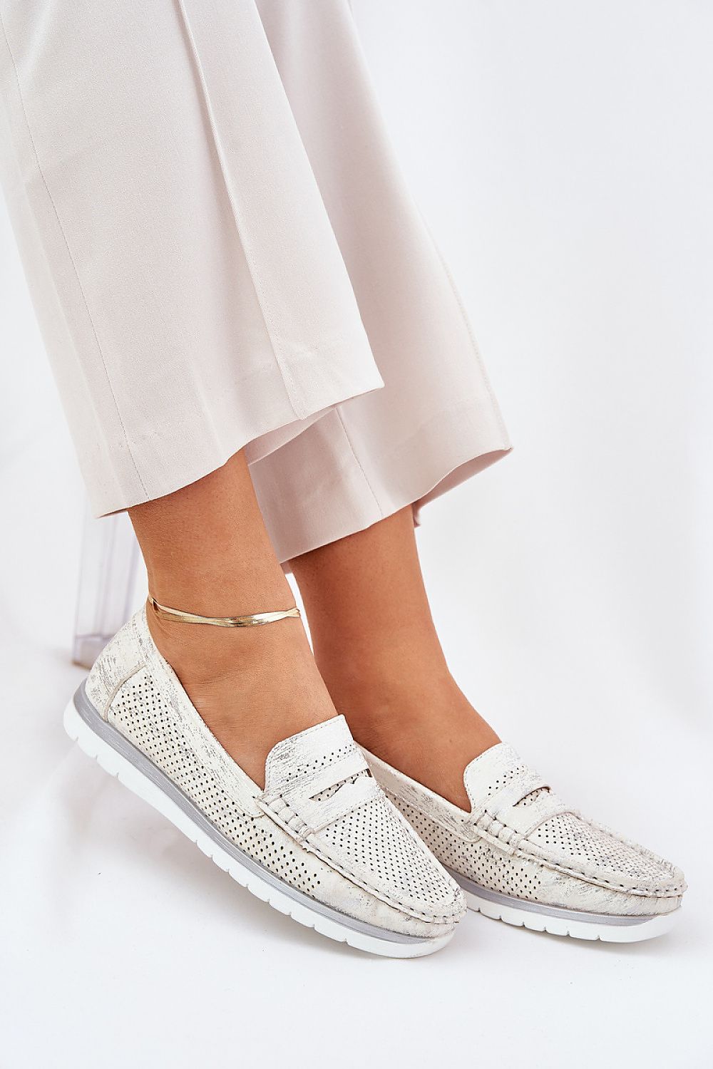 Stylish women's moccasins by Step in style, featuring rounded toes and a sleek design, perfect for enhancing any outfit with sophistication.