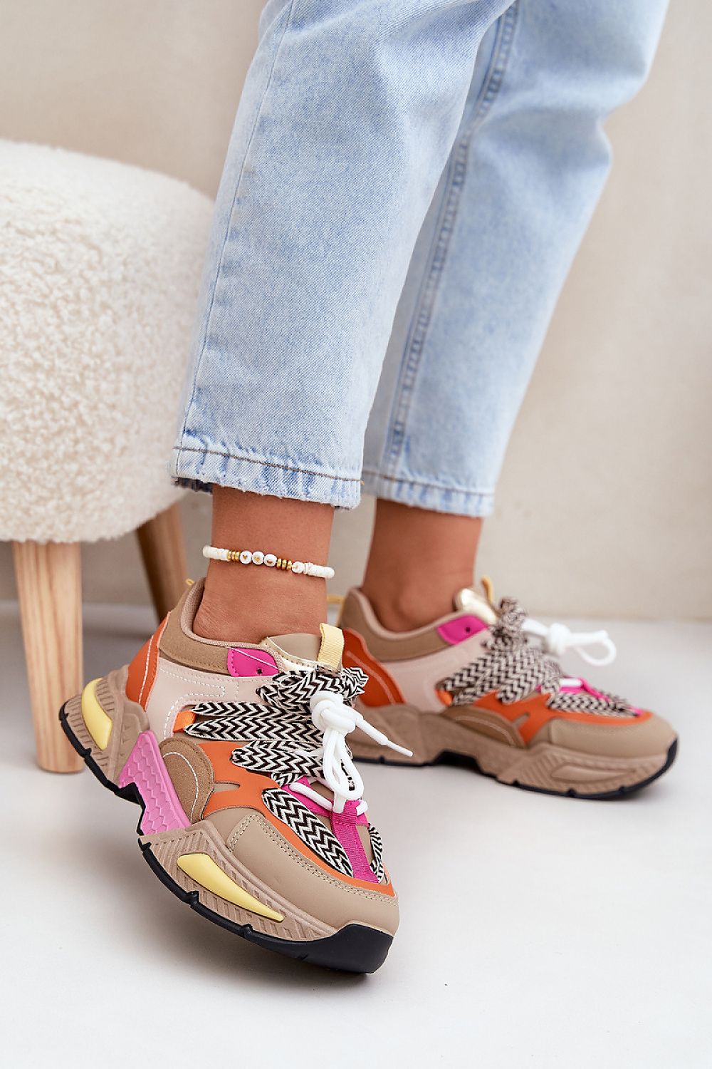 Versatile and comfortable luxury women's sneakers by Step in style, perfect for everyday wear, displaying a modern design with a 3.5 cm platform.