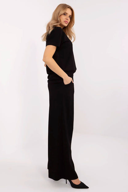 Stylish hashtag of Relevance palazzo-style trousers, highlighting practical side pockets and decorative pleats for an elegant look suitable for everyday wear.