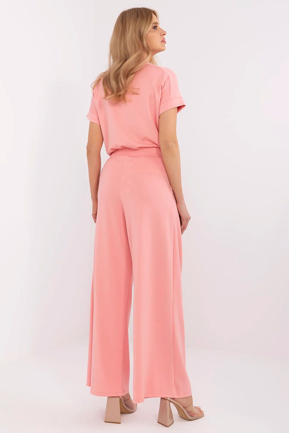 Chic and comfortable wide leg tracksuit trousers by Relevance made of premium viscose, polyester, and elastane blend.