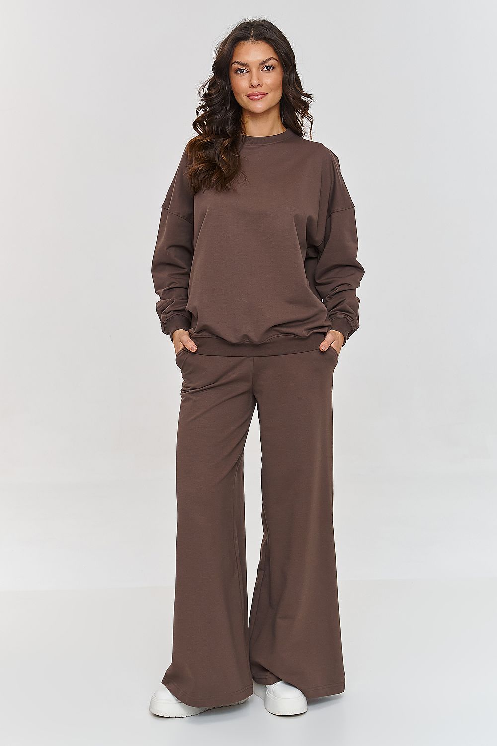 Chic Makadamia oversized tracksuit set featuring a soft sweatshirt and comfortable flared pants, ideal for modern women's fashion.