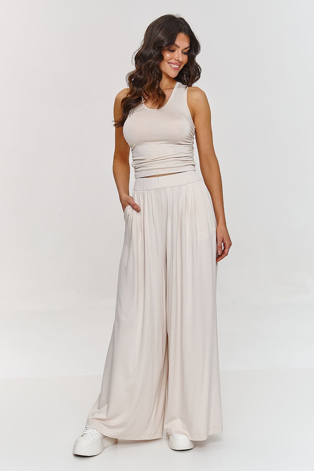 Makadamia's elegant women's viscose set displayed in natural light, highlighting its breathable fabric ideal for warm weather occasions.