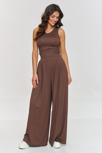 Elegant women's viscose set from Makadamia, featuring a fitted top with ruches and high-waisted trousers, perfect for summer styling and comfortable wear.