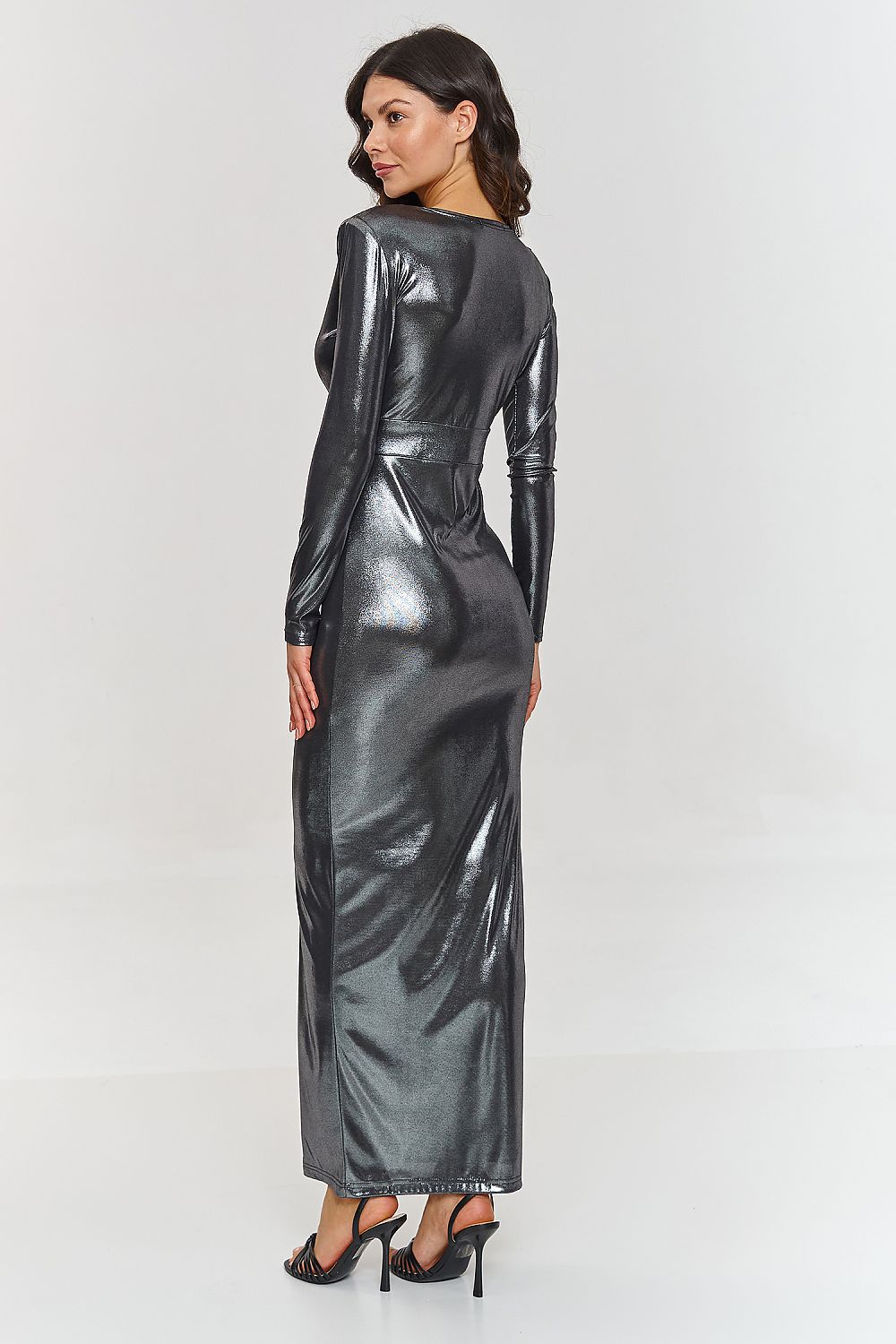 Close-up of the sweetheart neckline on the Makadamia metallic maxi dress, showcasing its luxurious design and graceful draping.