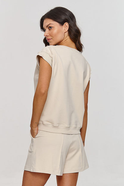 Trendy Makadamia tracksuit showcasing raglan sleeves that provide comfort and enhance silhouette.