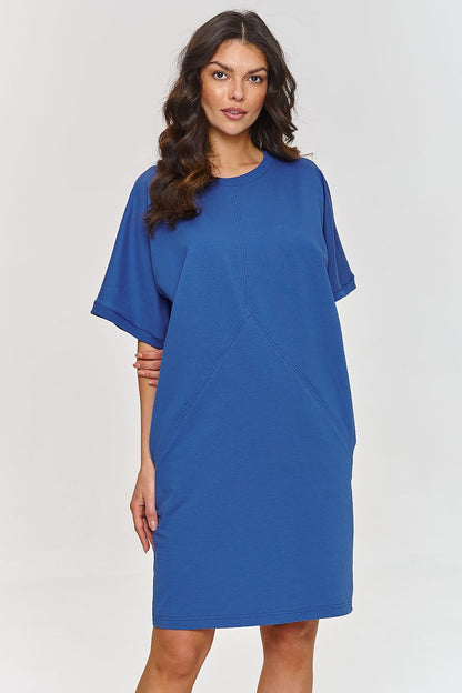 Elegant short sleeve daydress by Makadamia in a soft cotton blend, featuring stylish stitching and functional pockets, perfect for casual and elegant styling.