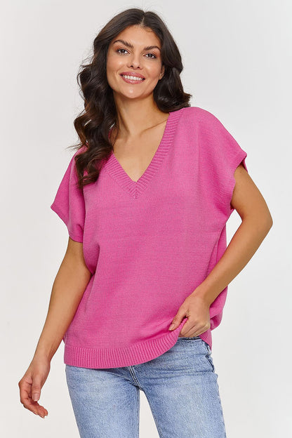 Makadamia's stylish oversized gilet vest, combining comfort and elegance with its loose fit and soft fabric, perfect for various fashion occasions.