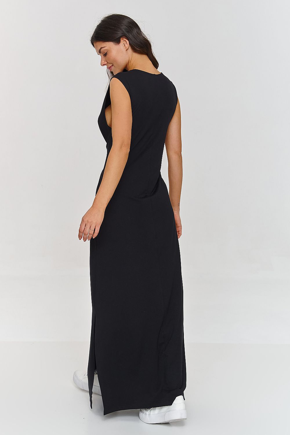 Trendy Makadamia maxi dress in EU sizes 36-42, designed for comfort with a minimalist style, perfect for city outings and weekend relaxation.