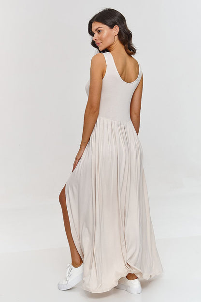 Makadamia maxi dress in various sizes EU 36-46, displaying its flattering design and luxurious comfort, perfect for every woman.