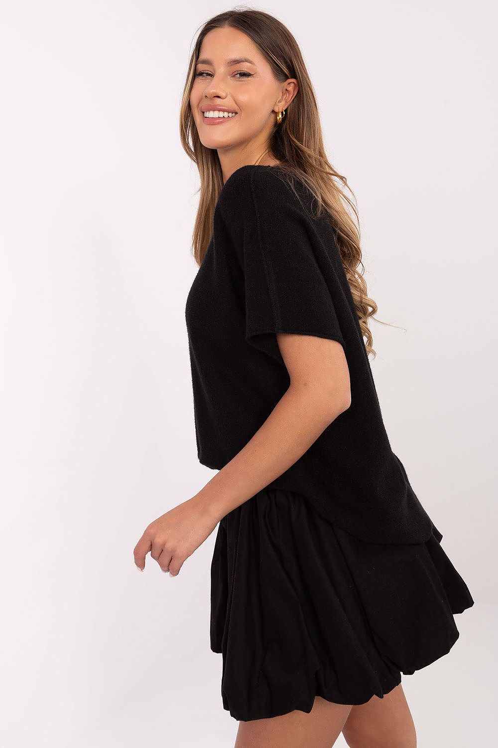 Italy Moda reversible women's sweater in a sophisticated design, showcasing a flattering round neckline, ideal for warm weather layering or stylish casual wear.