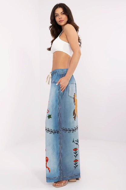 Chic styling of Italy Moda's lightweight viscose palazzo pants, perfect for adding sophistication to casual wear.