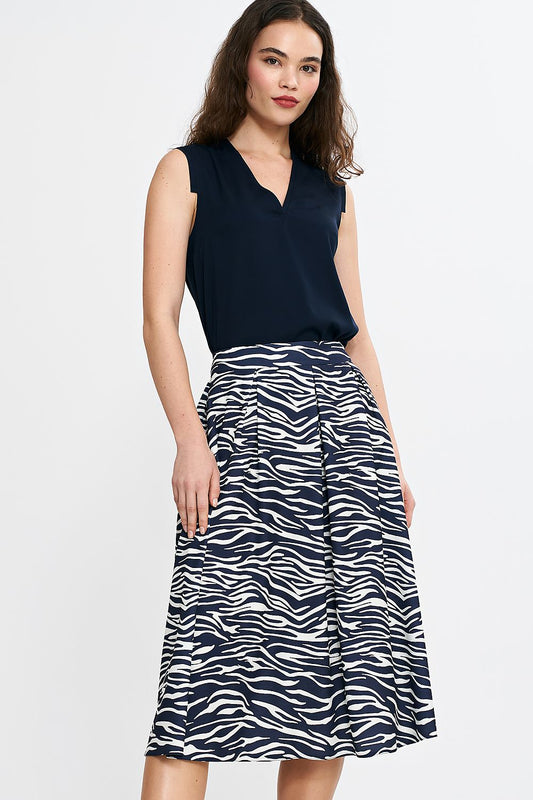 Elegant Midi Skirt by Nife featuring a stylish pleated waistband and hidden pockets, designed for sizes EU 36-42. Perfect for elegant and casual styling.
