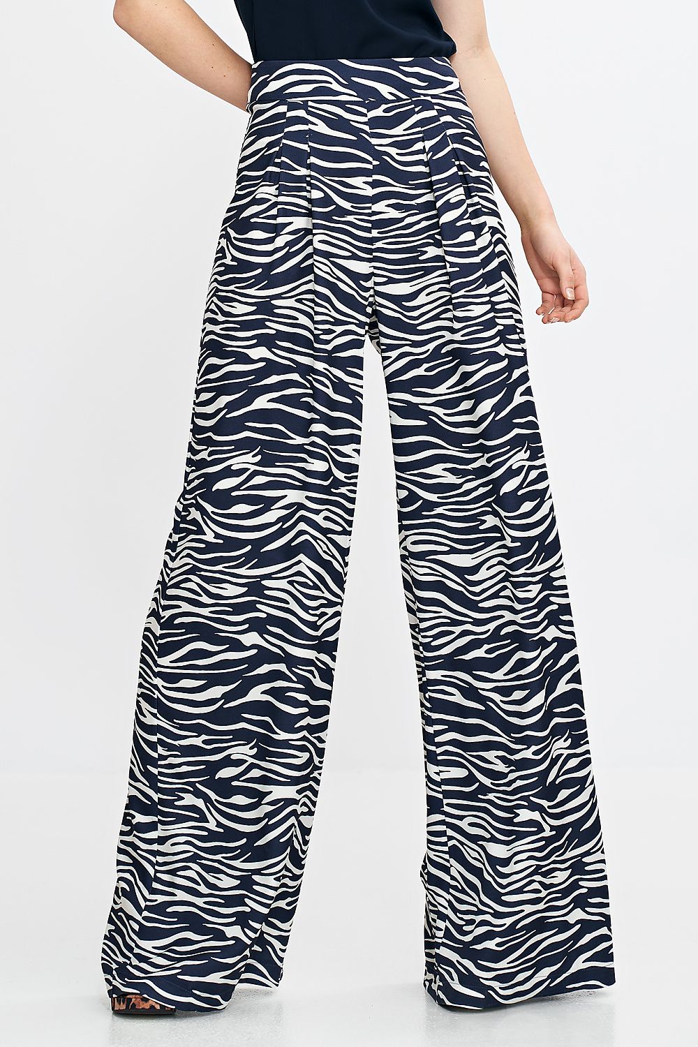 Nife High-Waisted Women’s Palazzo Trousers featuring elegant decorative pleats, available in sizes EU 36-42, perfect for luxurious everyday styling.