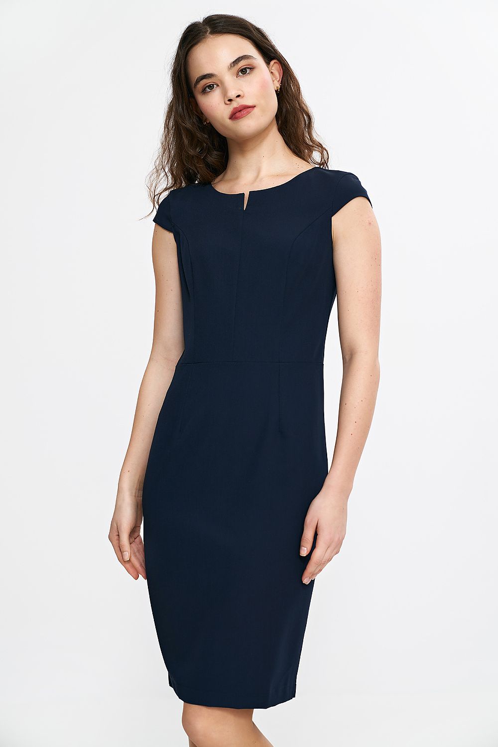 Elegant Nife fitted midi dress with cap sleeves, showcasing a sophisticated round neckline and pencil skirt silhouette ideal for special occasions.