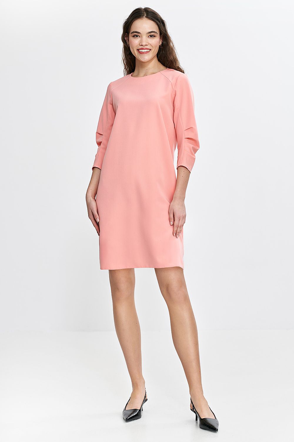 Details of Nife's luxurious A-line daydress with back zipper closure, showcasing the measurements for EU sizes 36 to 42, epitomising elegant fashion.