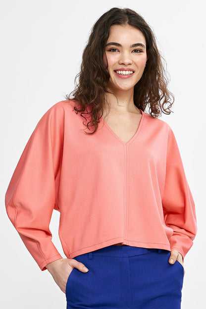 Elegant Nife oversized V-neck blouse featuring unique balloon and batwing sleeves, in a soft viscose blend, suitable for sizes EU 36-42, ideal for chic everyday and special occasion wear.