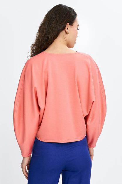 Elegant Nife oversized blouse showcasing unique balloon and batwing sleeves, crafted from high-quality viscose blend for ultimate comfort and style.