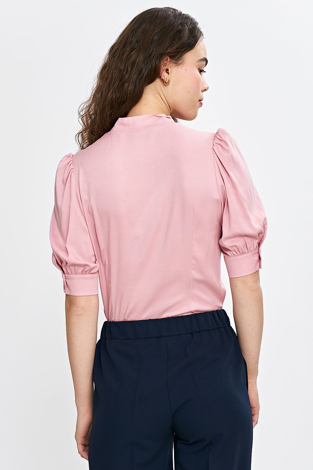 Nife elegant viscose blouse in EU sizes 36-42, highlighting the feminine elbow-length puff sleeves and regular cut.